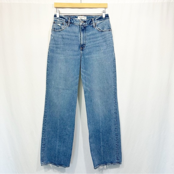 Sold Abercrombie and Fitch Curve Love The 90s Relaxed High Rise Jeans - Picture 4 of 12